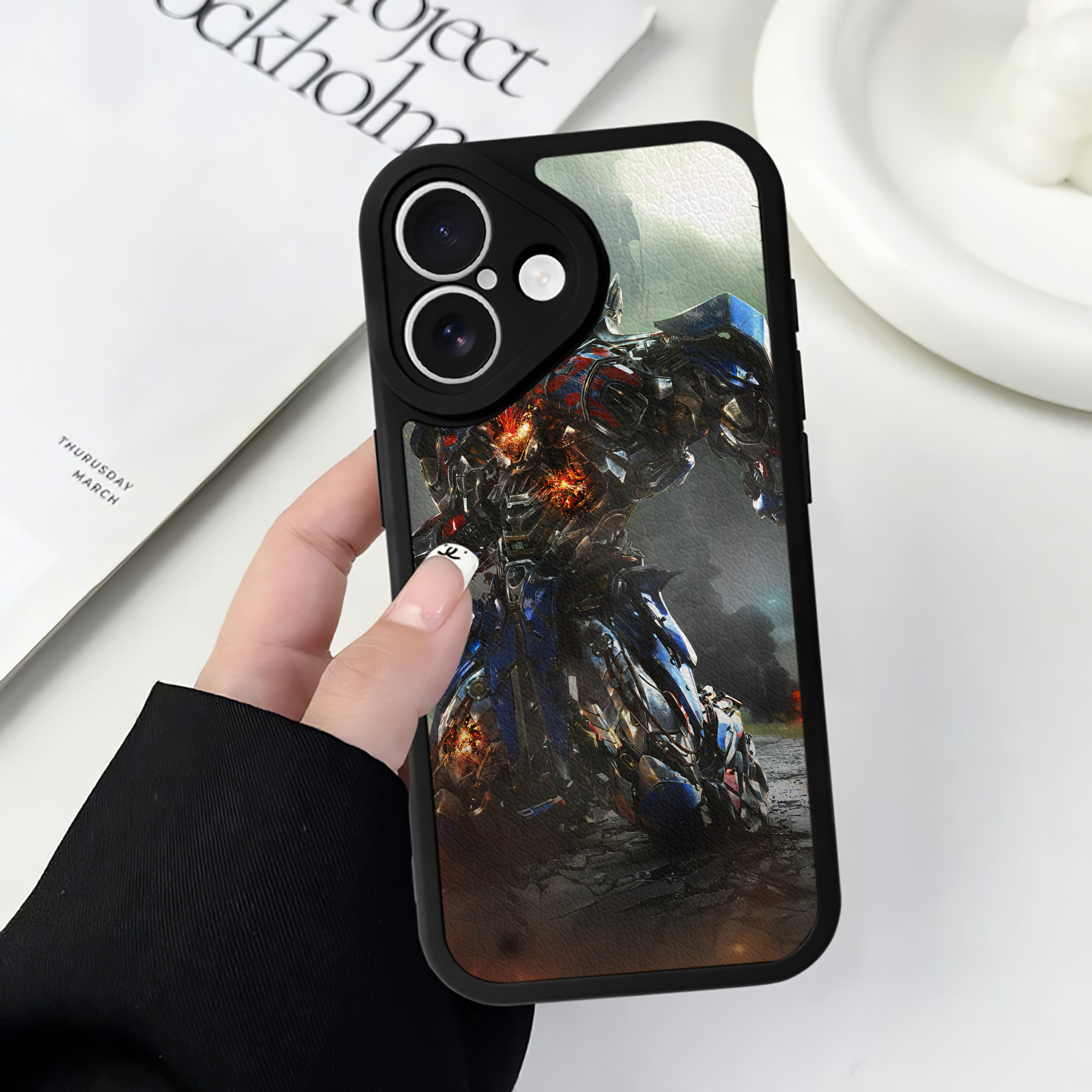 （画像用） Transformers トランスフォーマー 【iPhone 16シリーズ対応】シリコンスマホケース（レザー調） 材質：シリコン